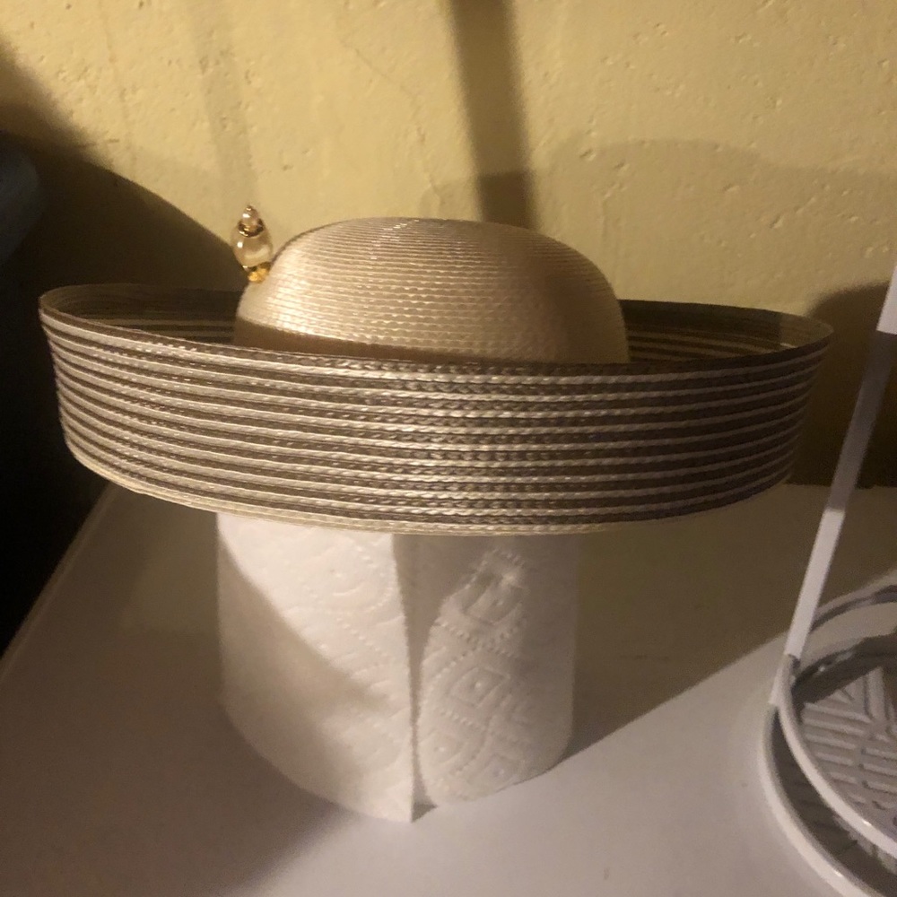Straw hat - Picture 2 of 2